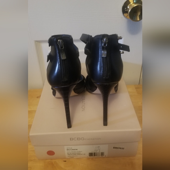 BCBGeneration Canon Blue Midnight/Black Winter Snake Print Heels Size 10M - Picture 4 of 8
